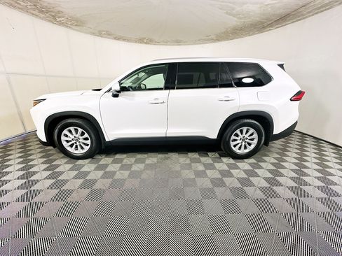 Used 2024 Toyota Grand Highlander FWD image 6
