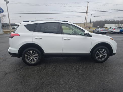 Used 2018 Toyota RAV4 XLE image 5