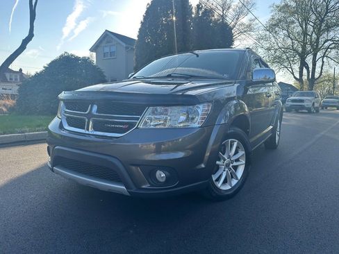 Used 2015 Dodge Journey SXT w/ Flexible Seating Group image 2