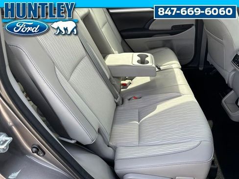 Used 2016 Toyota Highlander Plus image 11