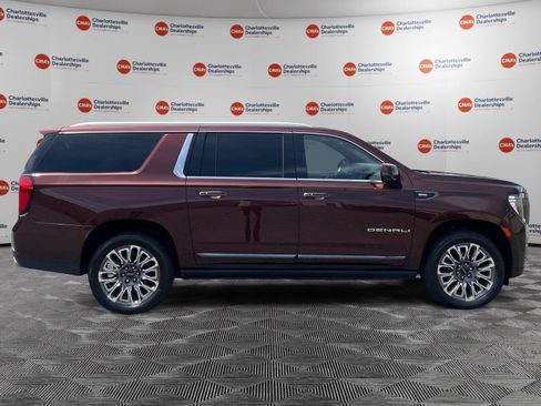 Used 2023 GMC Yukon XL Denali Ultimate AWD/4WD image 6
