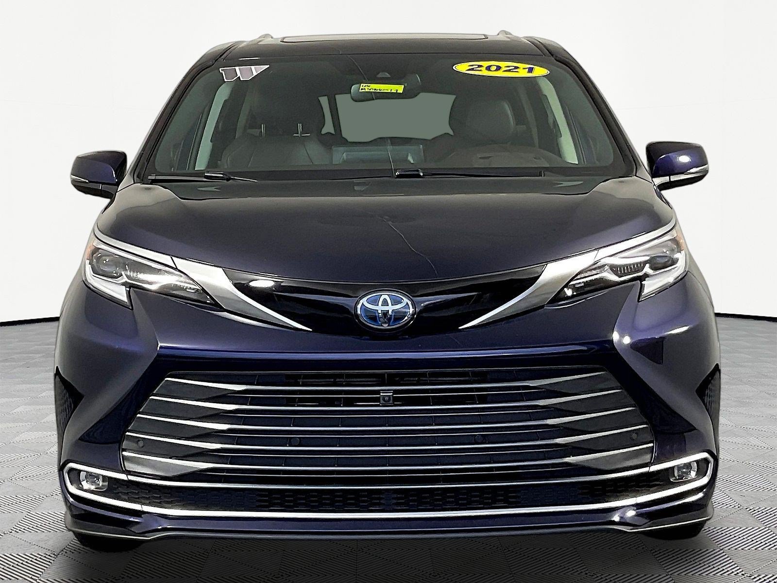 Used 2021 Toyota Sienna Platinum AWD/4WD image 2