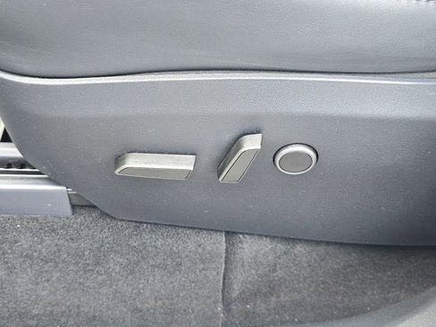 Used 2025 Tesla Model Y Long Range RWD image 27