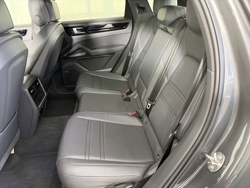 Used 2020 Porsche Cayenne image 13