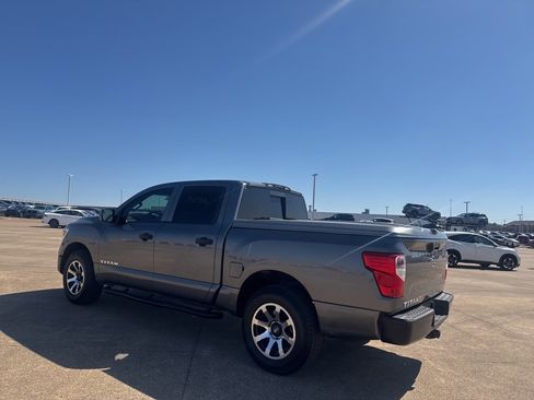 Used 2019 Nissan Titan S image 16