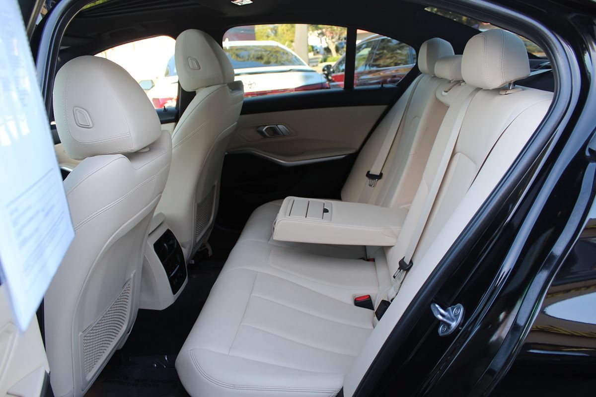 Used 2019 BMW 330i Sedan w/ Driving Assistance Package RWD image 16