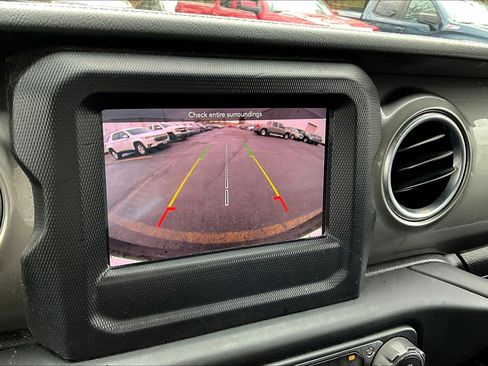 Used 2018 Jeep Wrangler Unlimited Sahara w/ Cold Weather Group image 9