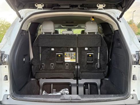 Used 2025 Toyota Sienna XLE w/ XLE Plus Package image 30