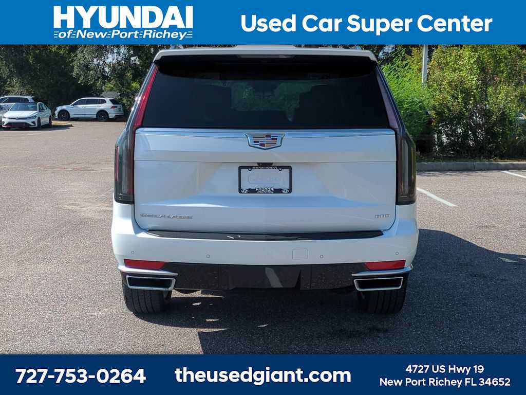 Used 2024 Cadillac Escalade Premium Luxury Platinum w/ Heavy-Duty Trailer Package AWD/4WD image 4