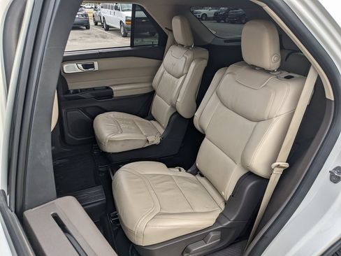 Used 2020 Ford Explorer Platinum w/ Premium Technology Package image 41