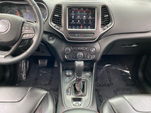 Used 2019 Jeep Cherokee Trailhawk w/ Comfort/Convenience Group AWD/4WD image 11