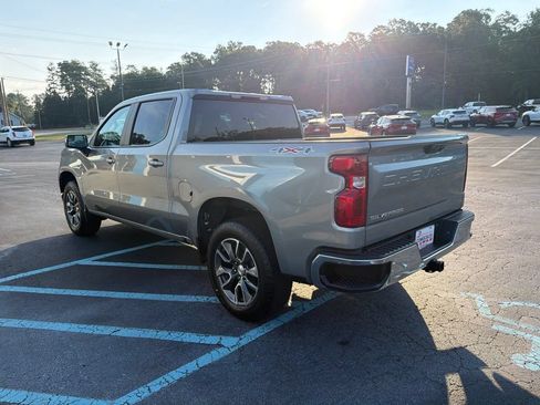 Used 2025 Chevrolet Silverado 1500 LT AWD/4WD image 5
