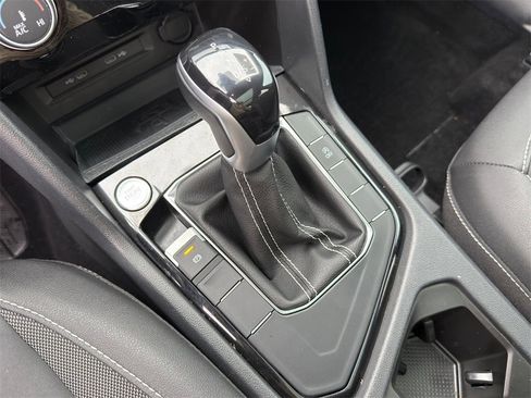 Used 2023 Volkswagen Taos SE w/ Panoramic Sunroof Package image 19