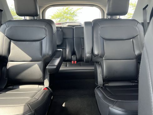 Used 2022 Ford Explorer XLT w/ Equipment Group 202A image 13