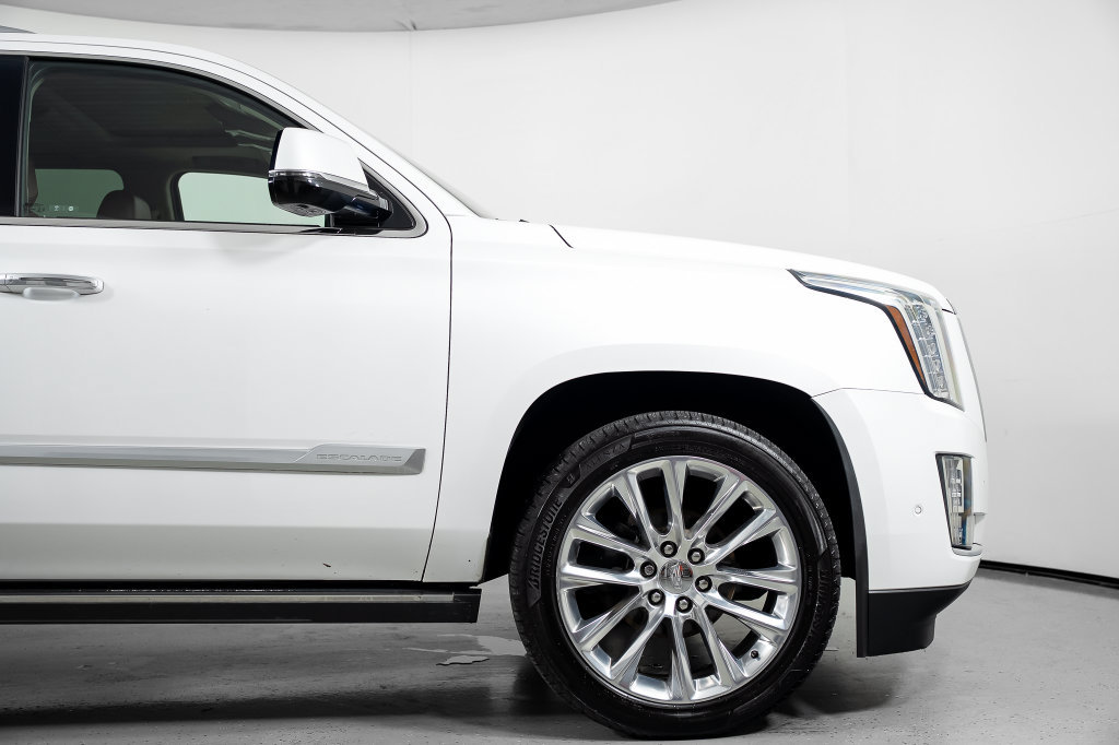 Used 2020 Cadillac Escalade Premium Luxury RWD image 4