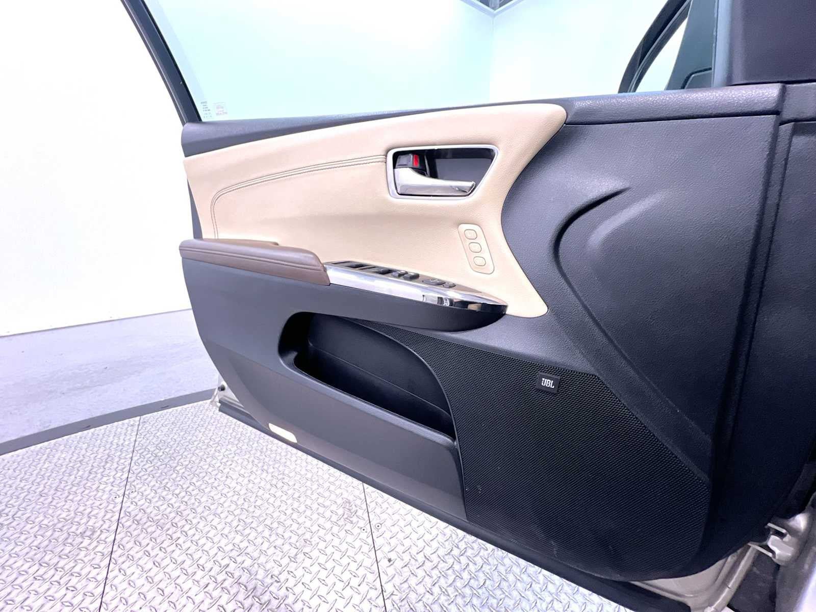 Used 2015 Toyota Avalon Limited w/ Technology Package FWD image 34