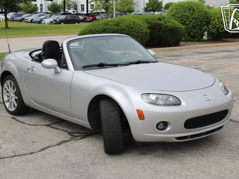 Used 2007 MAZDA MX-5 Miata Touring RWD image 5