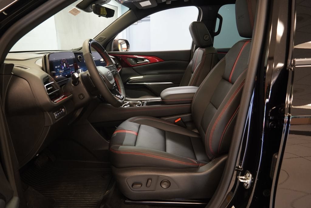 New 2026 Chevrolet Traverse RS w/ LPO, Floor Liner Package AWD/4WD image 5