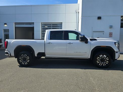 Used 2024 GMC Sierra 3500 Denali Ultimate image 43
