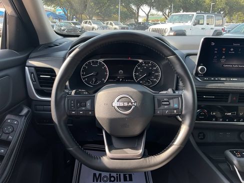 Used 2025 Nissan Rogue SV AWD/4WD image 32