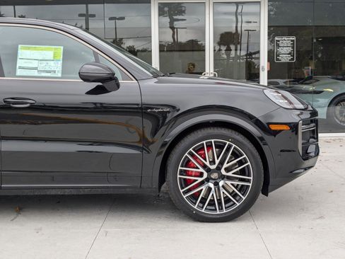New 2025 Porsche Cayenne Turbo image 12