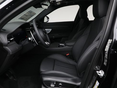 New 2025 Maserati Grecale GT image 13