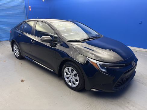 Used 2024 Toyota Corolla LE image 2