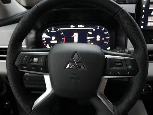 New 2026 Mitsubishi Outlander SE image 8