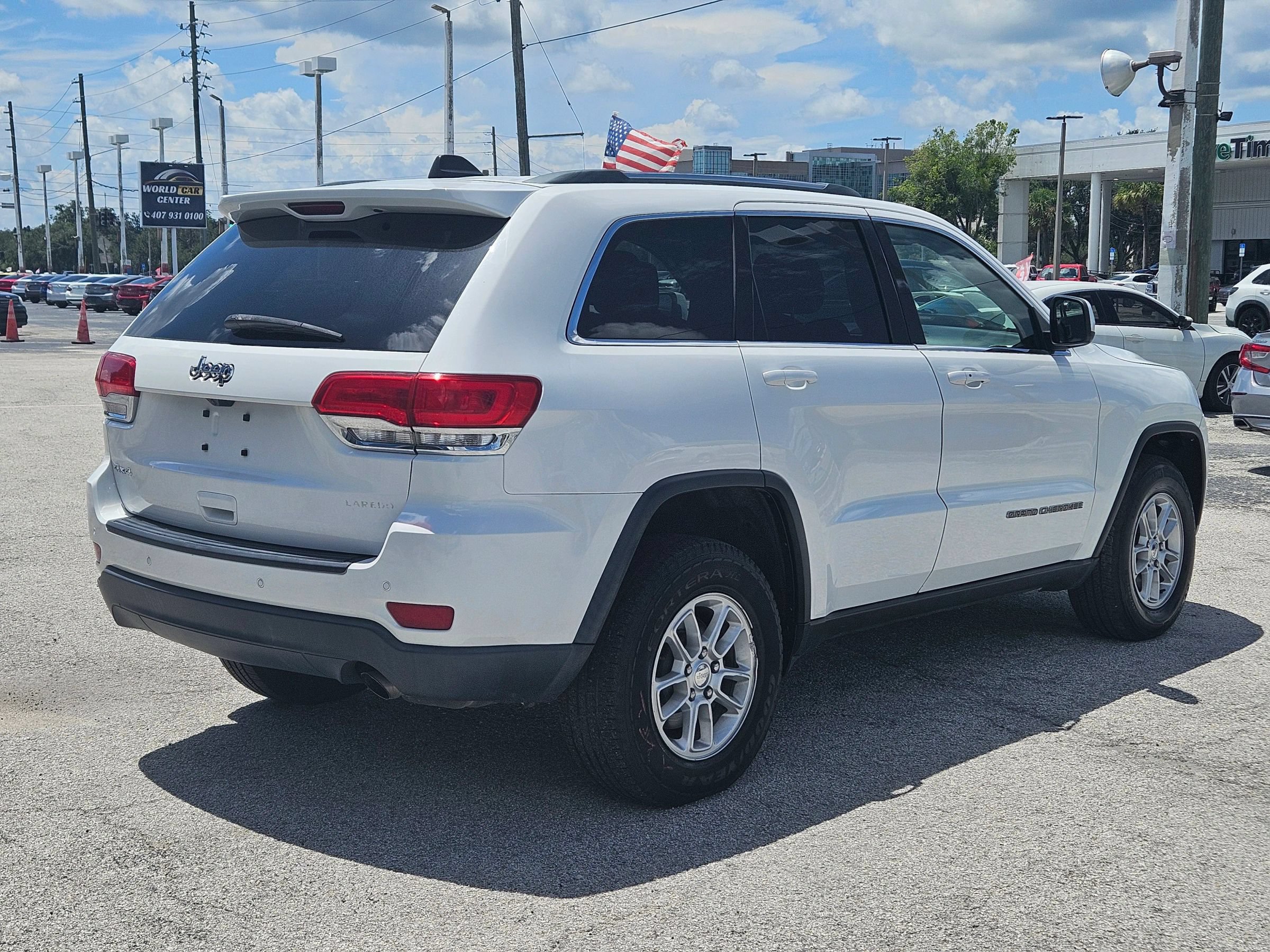 Used 2018 Jeep Grand Cherokee Laredo AWD/4WD image 7