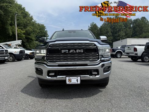 Used 2022 RAM 2500 Limited AWD/4WD image 2