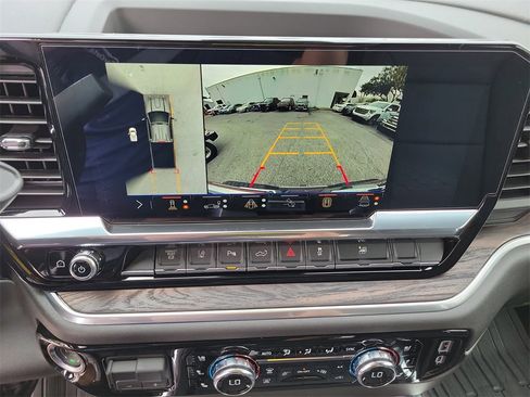 New 2025 GMC Sierra 3500 SLT w/ SLT Premium Package image 32