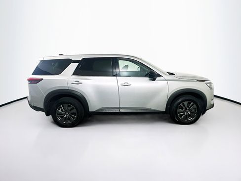 Used 2024 Nissan Pathfinder S image 10