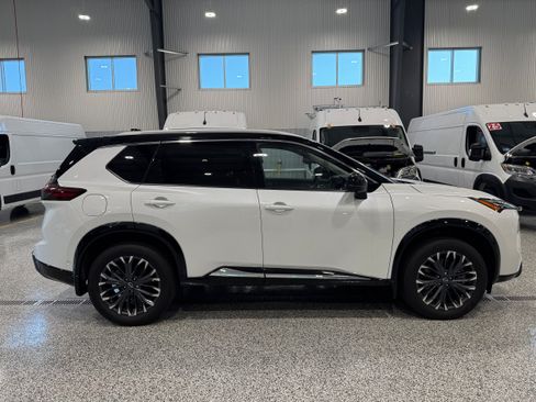 Used 2025 Nissan Rogue Platinum w/ Tech Package AWD/4WD image 4