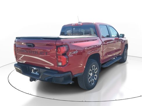 Used 2025 Chevrolet Colorado Z71 w/ Technology Package image 2
