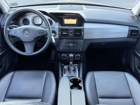 Used 2010 Mercedes-Benz GLK 350 4MATIC image 2