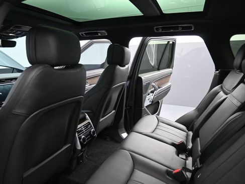 Used 2025 Land Rover Range Rover SE AWD/4WD image 20