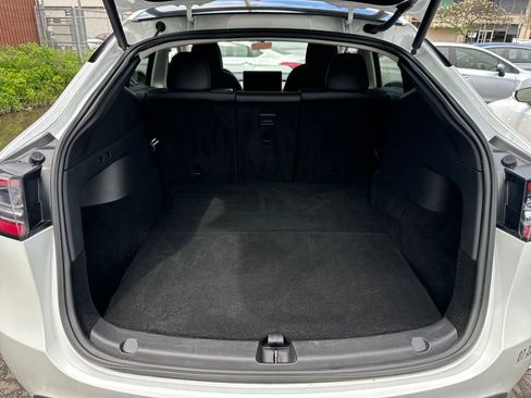 Used 2020 Tesla Model Y Long Range image 18