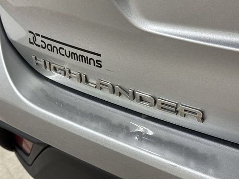 Used 2020 Toyota Highlander XLE AWD/4WD image 27