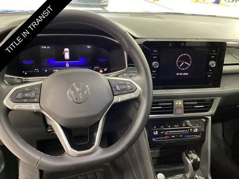Used 2025 Volkswagen Taos SE AWD/4WD image 6