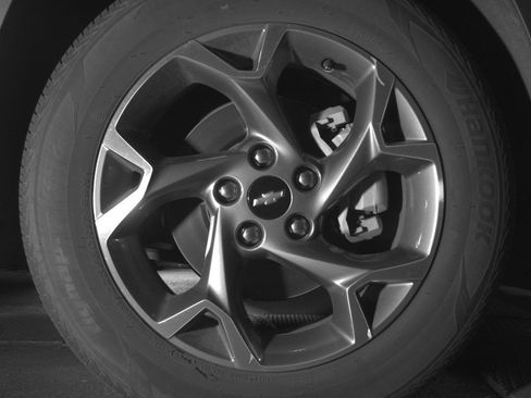 Used 2025 Chevrolet Trax LT w/ LT Convenience Package FWD image 13