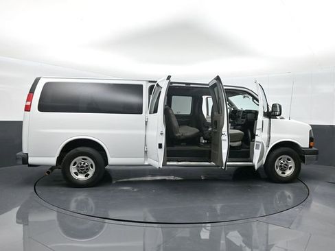 Used 2016 GMC Savana 3500 LT w/ LT Preferred Equipment Group image 27