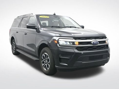 Used 2024 Ford Expedition Max XLT image 3