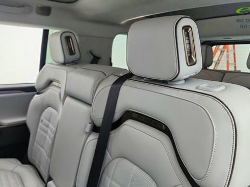 Used 2025 Rivian R1S Premium AWD/4WD image 35