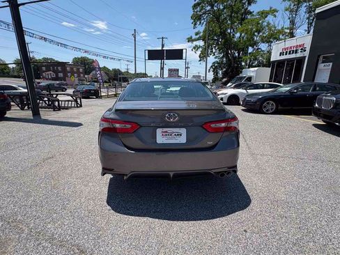 Used 2018 Toyota Camry SE FWD image 7