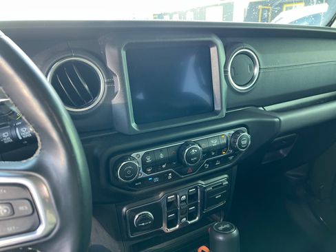 Used 2022 Jeep Wrangler Unlimited Sahara w/ Cold Weather Group image 17