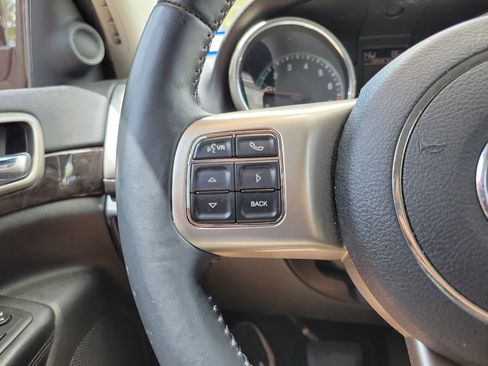 Used 2013 Jeep Grand Cherokee Laredo RWD image 23