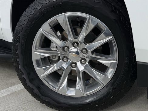 Used 2023 Chevrolet Suburban Premier image 10