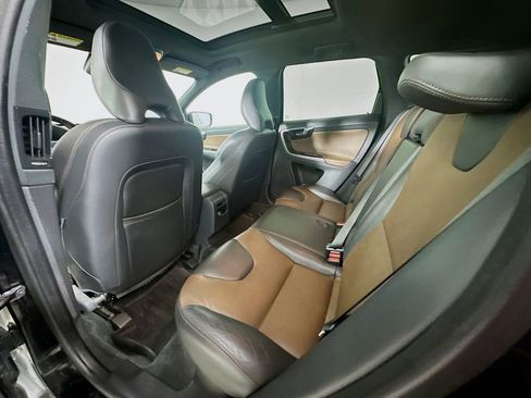 Used 2016 Volvo XC60 T5 Premier w/ Proximity Package image 4