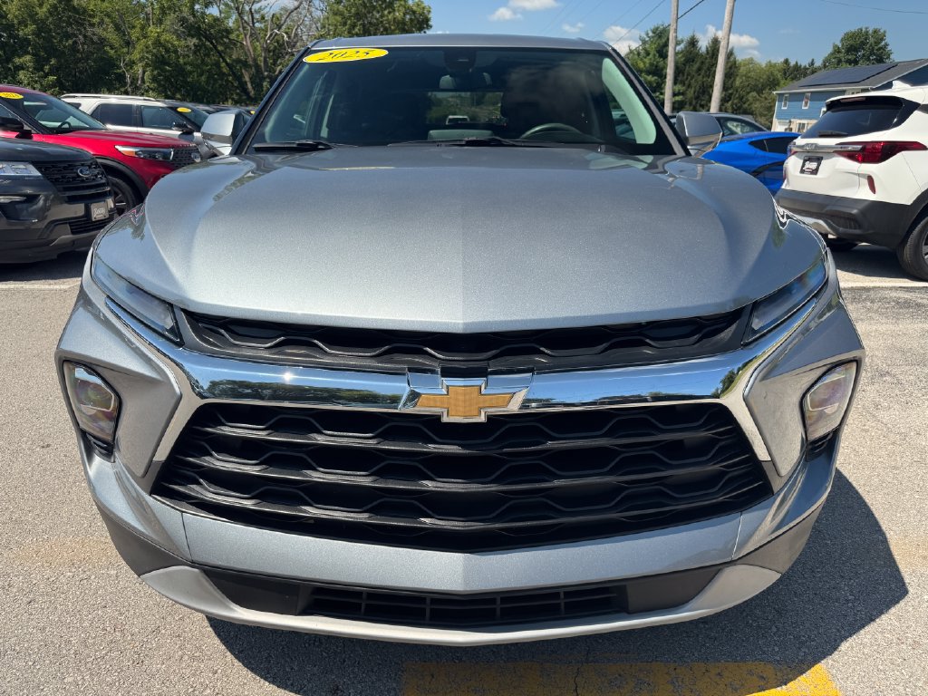 Used 2025 Chevrolet Blazer LT AWD/4WD image 2