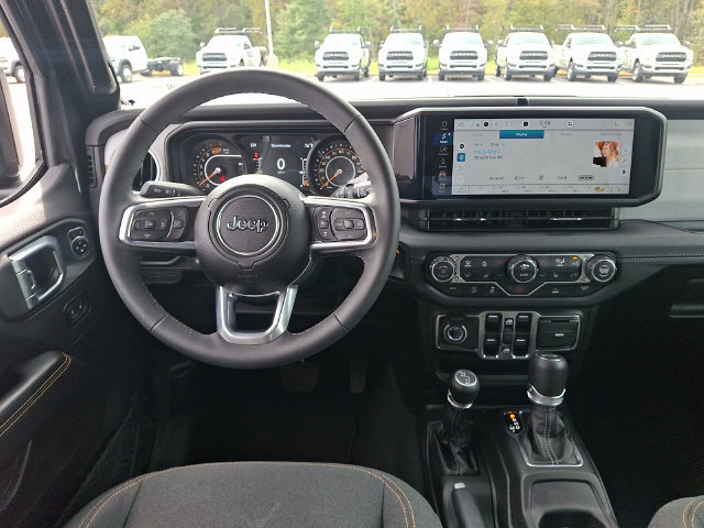 Used 2026 Jeep Wrangler Unlimited Sahara AWD/4WD image 11